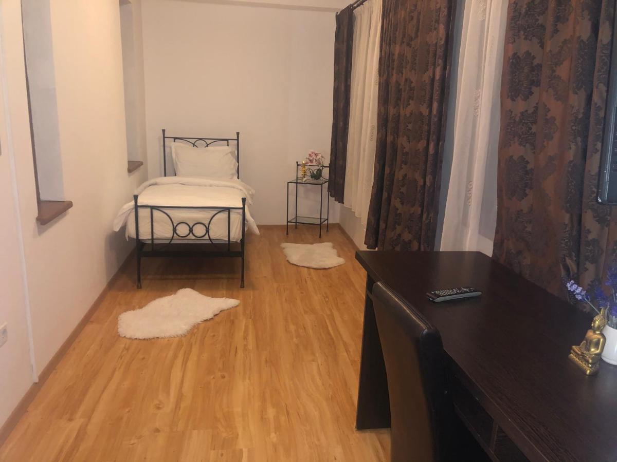 Happy Accomodation Бухарест Экстерьер фото