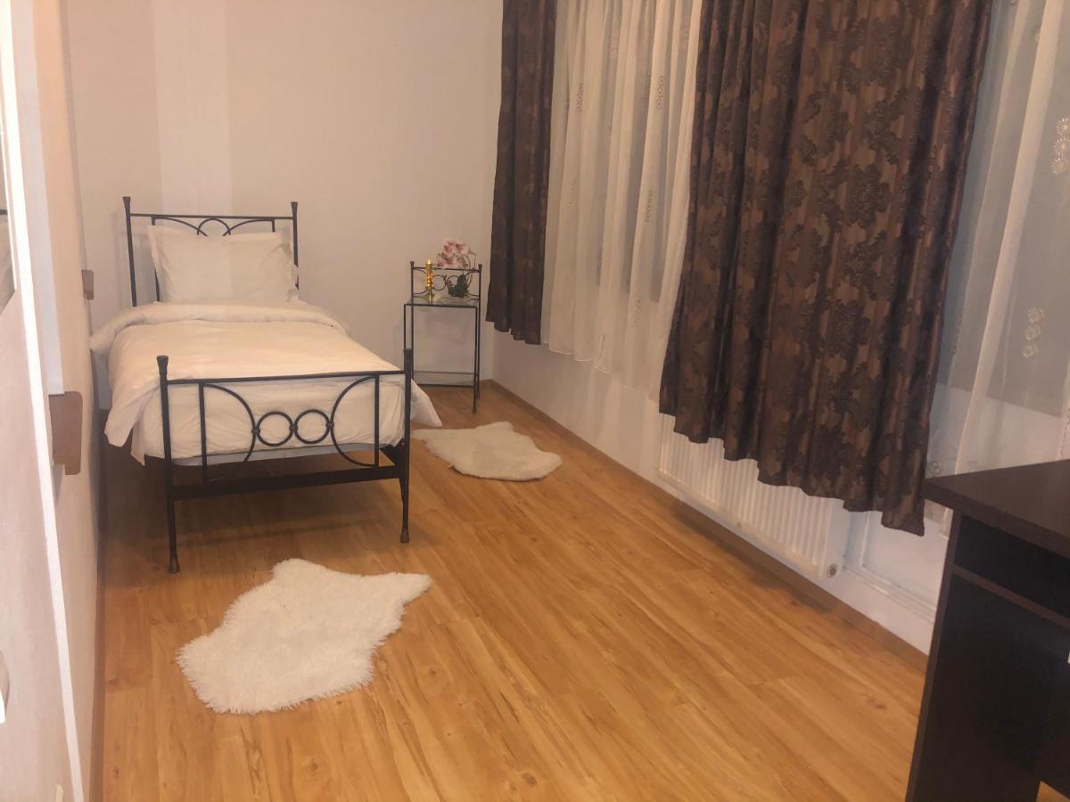 Happy Accomodation Бухарест Экстерьер фото